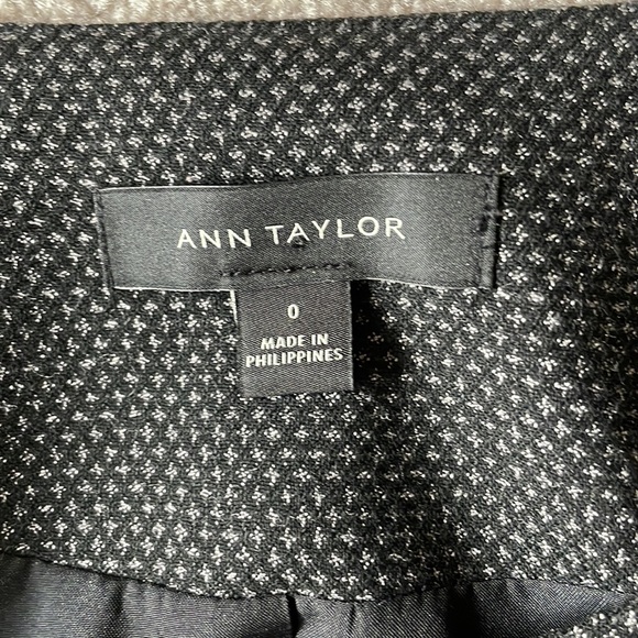 Ann Taylor blazer, size 0 - Picture 4 of 9
